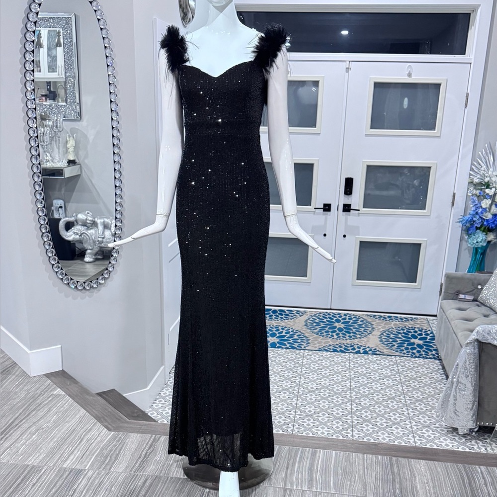 Clearance price 📣 new Black Evening Sequin Gown. - Picture 3 of 17